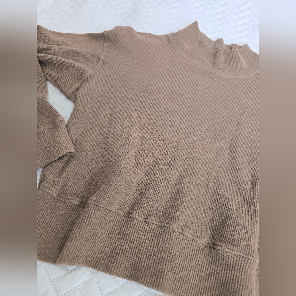 Monrow Soft Waffle Knit Long Sleeve Crop Pullover - Picture 2 of 4